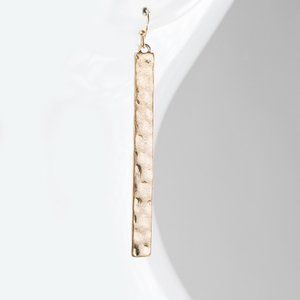 NWT Hammered metal long rose gold bar fashion earrings